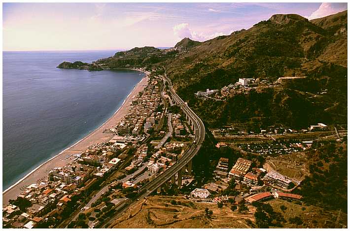 Flug Richtung Letojanni