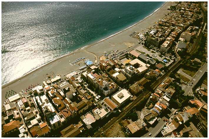 Flug &uuml;ber Letojanni